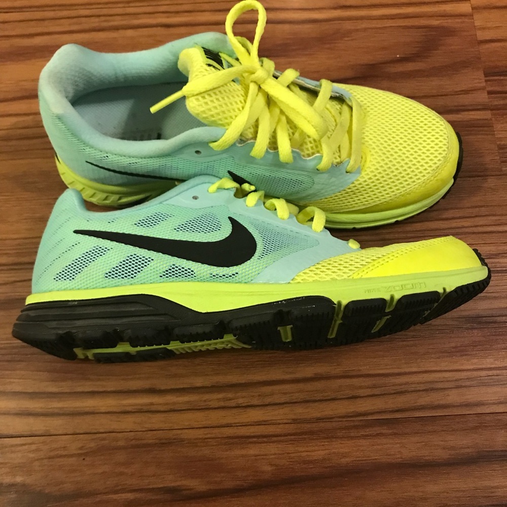 Nike Running sneakers💛 Worn very few times!